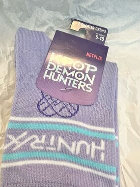 NWT Netflix 'Demon Hunters' Unisex Quarter Crew Socks Set in size 5-10
